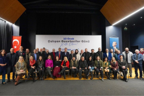 Green White Minimal Illustrative New Year Greeting Instagram Post