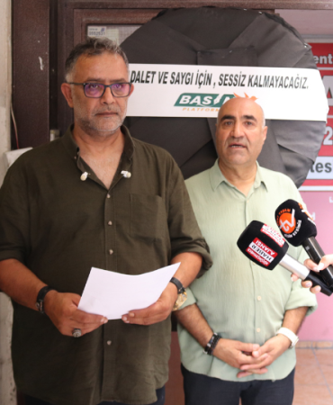 Red and White Modern Breaking News YouTube Thumbnail (1)